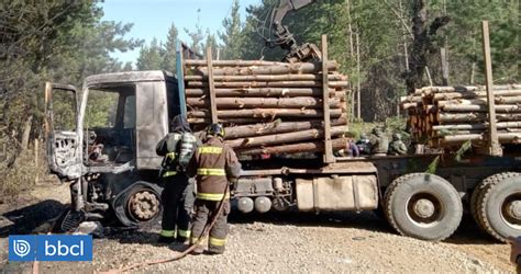 Sujetos armados golpean a conductor y queman camión durante ataque