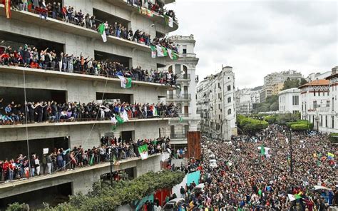 Algérie Le pays retient son souffle Le Télégramme