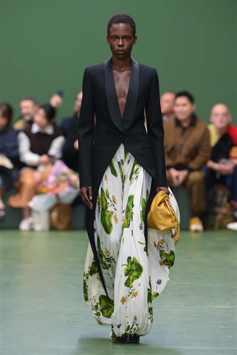 Loewe Fall 2024 Ready To Wear Runway Fashion Show Collection Review