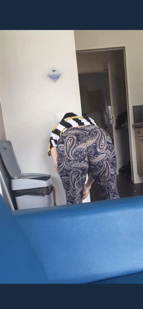 my moms fat juicy ass scrolller