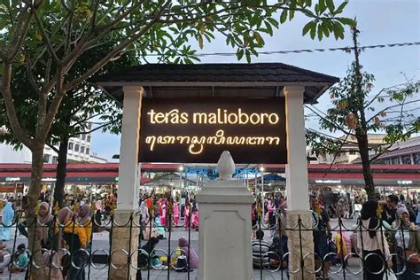 Teras Malioboro 2 Tempat Nyaman Berburu Oleh Oleh Saat Liburan Ke