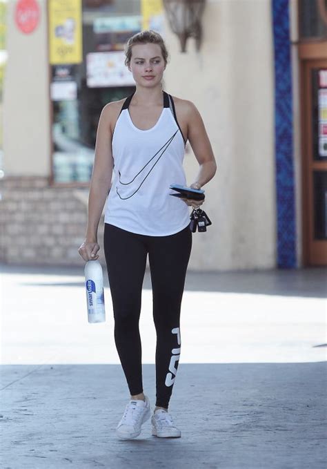 Margot Robbie in Workout Gear - Heads to the Gym in Los Angeles 06/09 ...