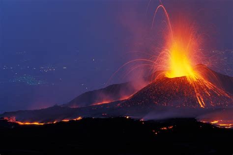 Etna Cel Mai Mare Vulcan Activ Din Europa