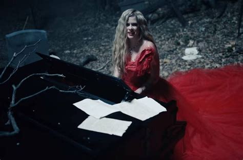 Avril Lavigne Lan A Clipe Da M Sica I Fell In Love With The Devil