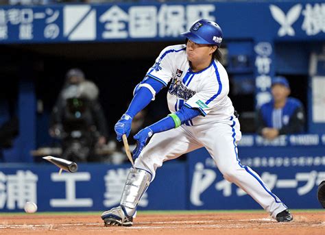 Denaドラ4石上泰輝、プロ初打席初安打 内野安打で満面の笑み 3月29日・広島戦 カナロコ By 神奈川新聞