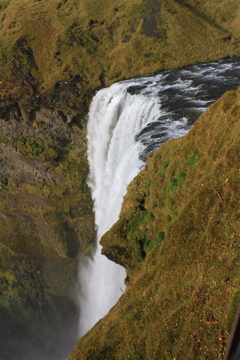 Iceland 2017: South Coast Waterfalls and Black Beach! – MOMENTS THRU THE LENS