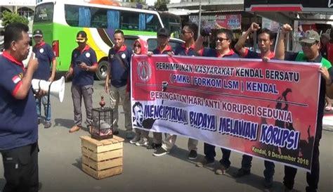 Peringati Hari Anti Korupsi Sedunia Forkom Gelar Aksi Damai Di Kendal