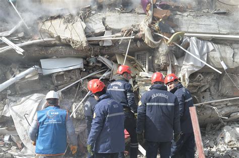 土耳其强震已致该国3549人死亡