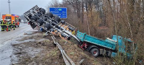 Langenfeld Staus Auf Der A3 Nach Lkw Unfall