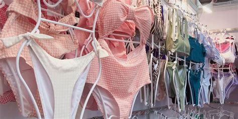 China Two Piece Bikini Triangle Printed Swimwear Two Piece Scrunch Bathing Suits On Global