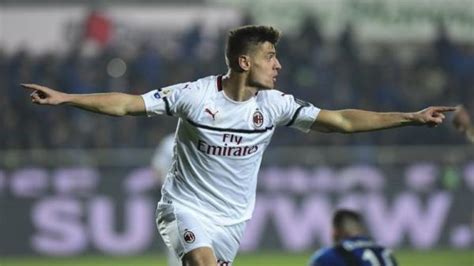 Kalahkan Atalanta Ac Milan Pertahankan Posisi Di Zona Liga Champions