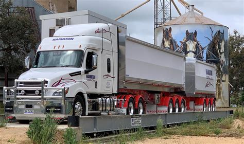 Freightliner Cascadia Goes With The Grain Australian Roadtrains