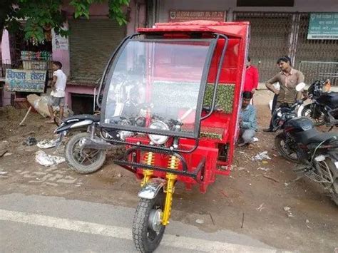 Extreme Motors E Loader Electric Rickshaw Maximum Run Per Charge