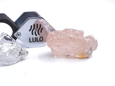 Mineiros De Angola Encontram Maior Diamante Rosa Puro Descoberto Em