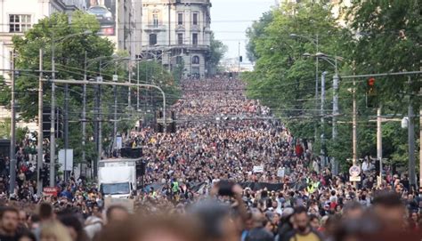 Beograd Mij Ra Persona N Protest N E Tret Kund R Dhun S Gazetablic