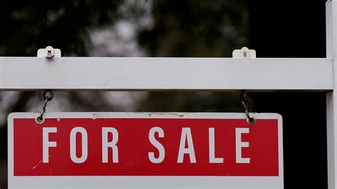 Average long-term US mortgage rate eases to 6.81%, the third