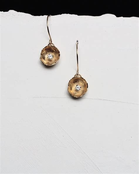 8 Geometric Accessories For The Perfect Holiday T