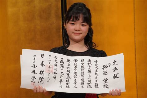 毎日新聞・囲碁 On Twitter 女流棋聖戦で史上最年少で女流棋聖を獲得した仲邑菫女流棋聖の就位式が8日、東京都文京区で行われました