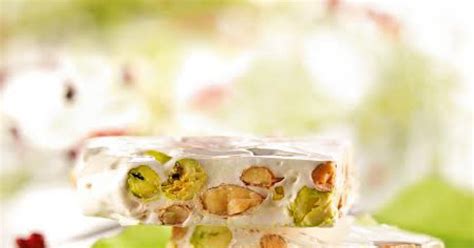 Nougat Blanc Au Miel Dacacia Amandes Et Pistaches Marie Claire