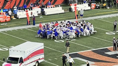 Se Desploma Jugador De Bills De Buffalo Y Tienen Que Reanimarlo En