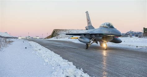 F-16 для України - Зеленський показав кадри з навчань пілотів — Укрaїнa