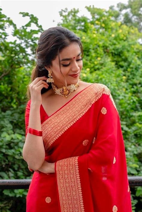 red color wedding saree design ideas   bride