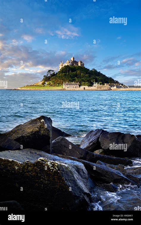 St Michael’s Mount tidal island, Mount's Bay, Cornwall, England, United ...