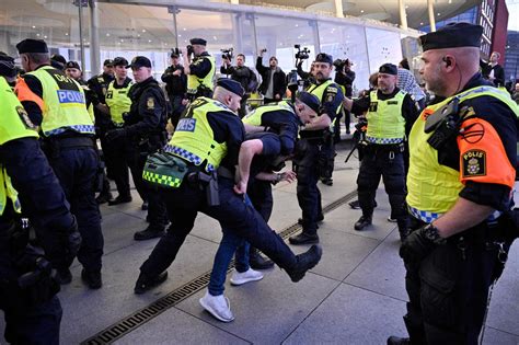 Eurovision La Police Disperse Les Manifestants Pro Palestiniens