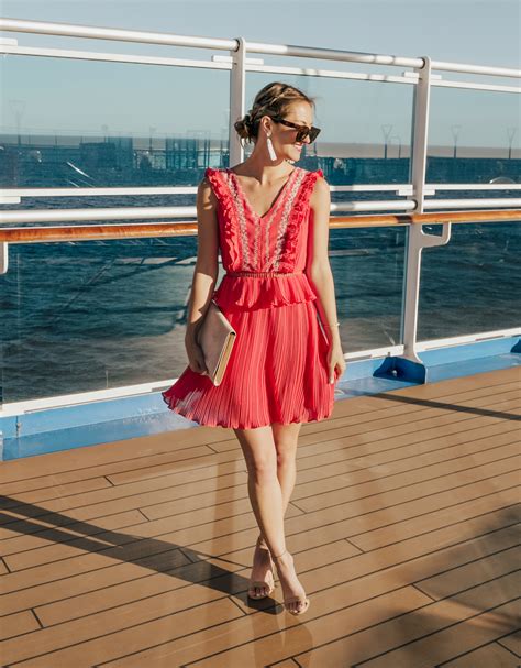 My Favorite Activities On A Cruise Ship - LivvyLand | Austin Fashion and Style Blogger