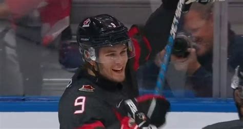 Joshua Roy enflamme le Rogers Place lors du match de la médaille d or