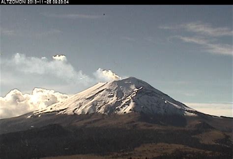 Presenta Popocatépetl incandescencia dos explosiones y 13 exhalaciones