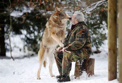 25 Incredible Photos Showing The Friendship Between Humans And Animals