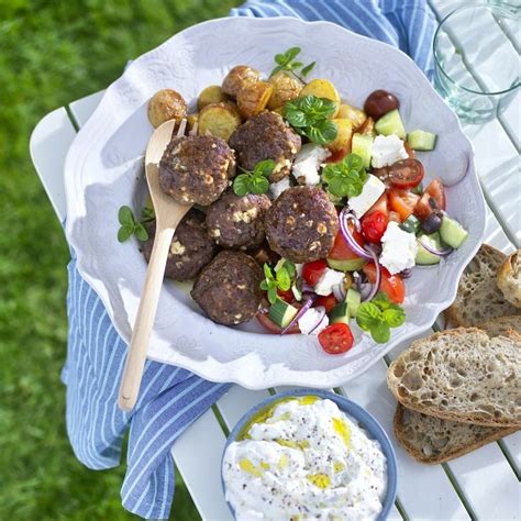 Fetaostbiffar Med Grekisk Sallad Resep