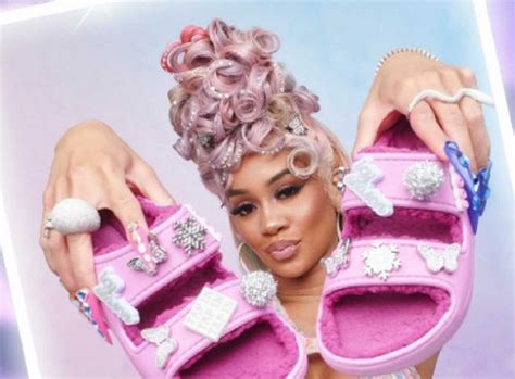 Saweetie X Crocs Rilis Koleksi Sandal Edisi Terbatas Icy Jibbits