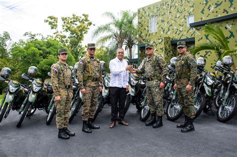 Entrega Nuevas Motocicletas Y Terminales De Radio Al