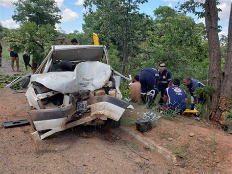 Idosa Morre E Quatro Ficam Feridos Após Carro Bater Em árvore Na Bahia