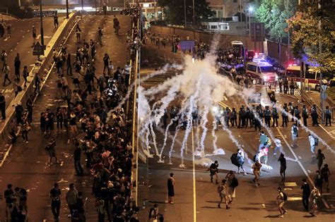 Hong Kong Protesters Defy Officials Call To Disperse The New York Times