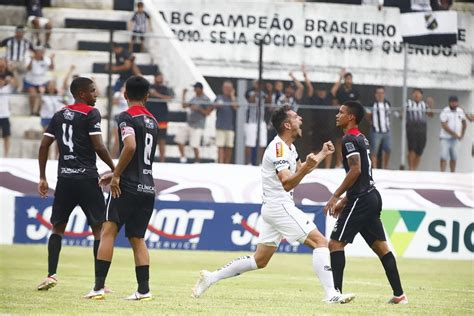 ABC se recupera vence Santa Cruz de Natal e vira líder do returno do