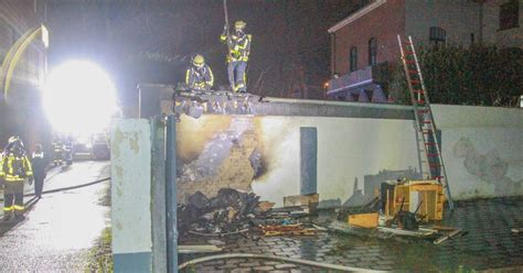 Brand In Krefeld Sperrm Ll Geht In Flammen Auf War Es Brandstiftung