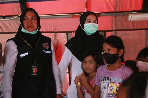 Polwan Polres Metro Jakut Dikerahkan Berikan Trauma Healing