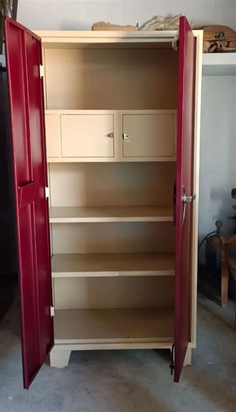 With Locker Door Maroon Free Standing Steel Almirah Shelves With