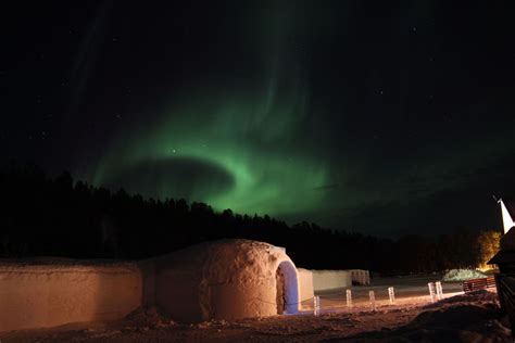 Sorrisniva Igloo Hotel - Exterior at Night - modlar.com