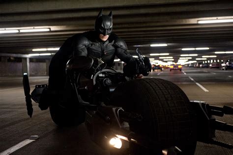 The Dark Knight Rises High Res Photos Official Plot Synopsis And Runtime