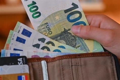 Schockanruf In Zwickau J Hrige Bergibt Euro Bargeld An