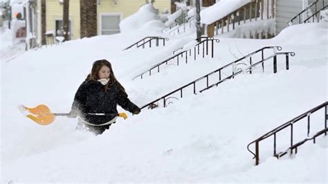 Record Snowfall Buries Erie Pennsylvania Youtube