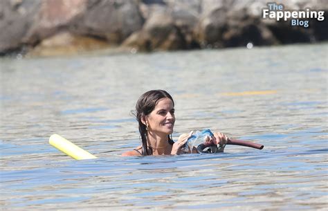Izabel Goulart Flaunts Her Sexy Bikini Body Enjoying A Boat Day In