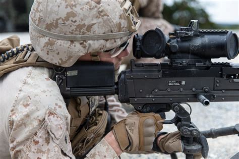 Fotos Fuzileiros Navais Dos Eua Praticam Tiro Real Em Okinawa For As