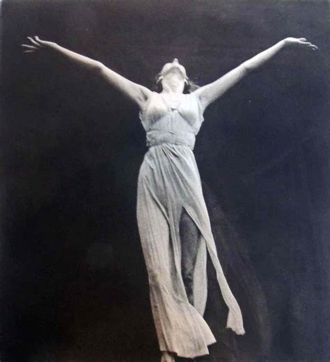 Modern Dance Pioneer Isadora Duncan 1910s [1067 X 1171] R Historyporn