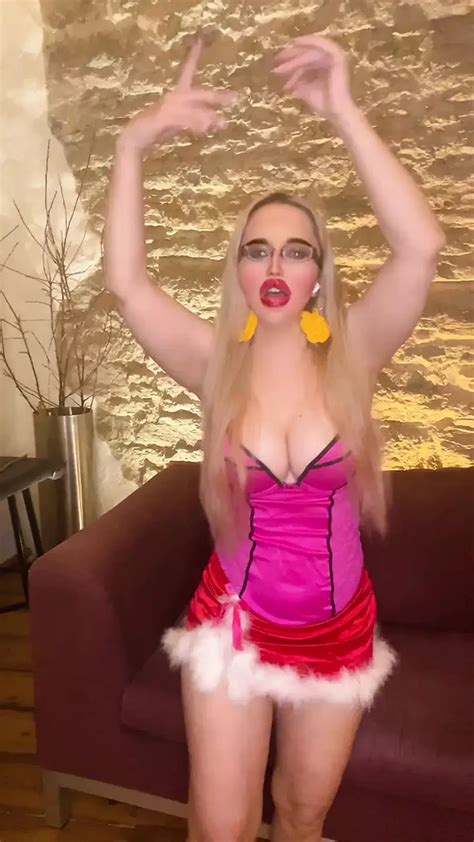 Chica En La Louboutins Blonde Blonde Porn Feat FinDom Goaldigger By FapHouse XHamster