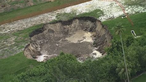 Foot Wide Lakeland Sinkhole Gets Larger Sheriff Says Wnep